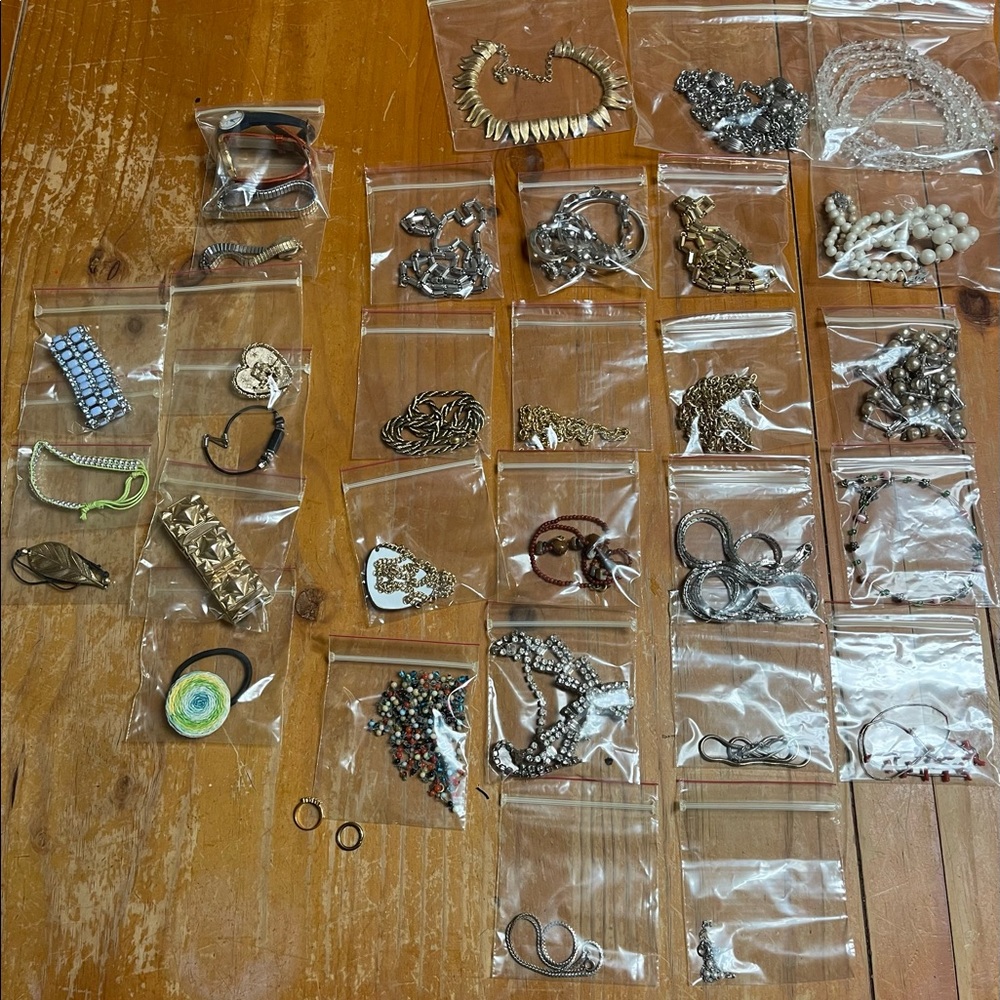 Costume Jewlery Lot.